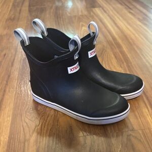XTRATUF Kids Black Boots LIKE NEW Youth size 3